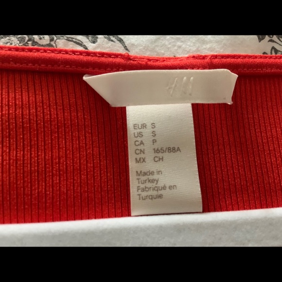 Red dress - Picture 3 of 3